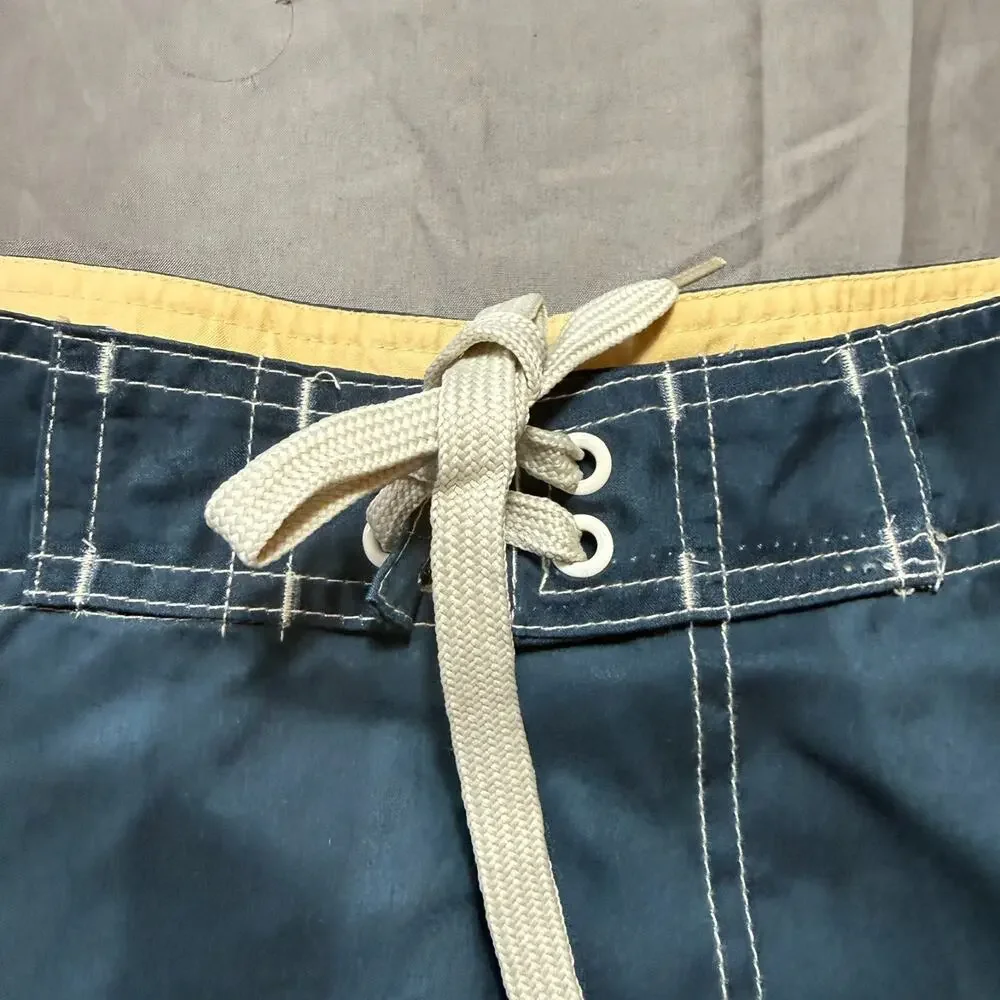 Hard Rock Boardshorts Mens 34 Swim Trunks Hibiscus Guitar Beach Swim Vacation